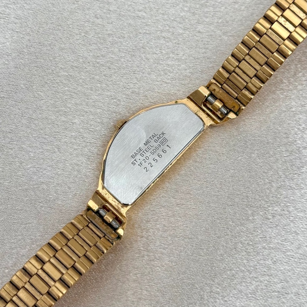 AUTHENTIC VINTAGE SEIKO HALF MOON WATCH GOLD - Picture 6 of 6